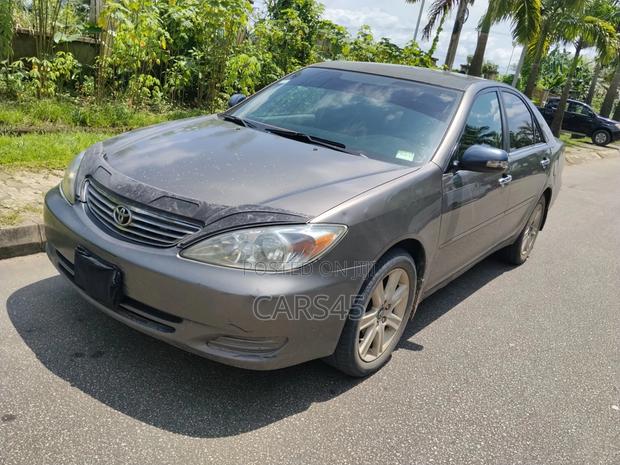 Toyota Camry LE 4dr Sedan (2.4L 4cyl 5M) 2003 Gray