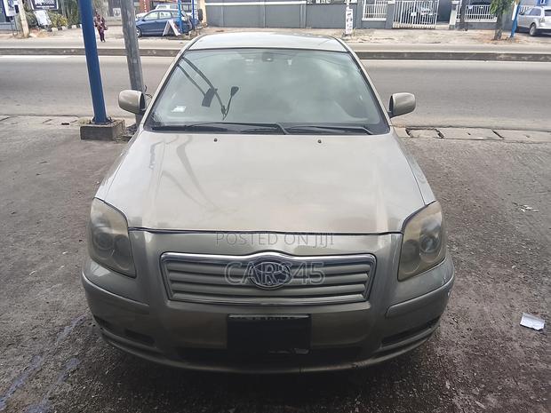 Toyota Avensis 1.8 C Combi 2005 Silver