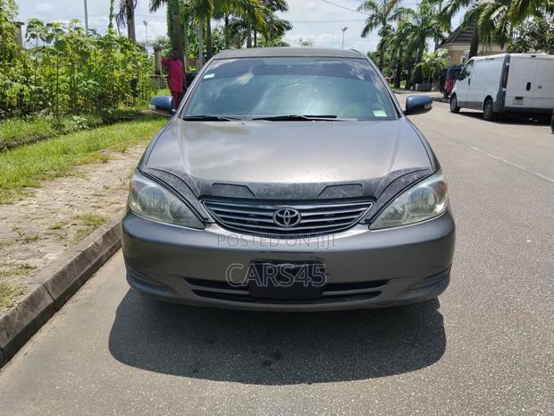 Toyota Camry LE 4dr Sedan (2.4L 4cyl 5M) 2003 Gray