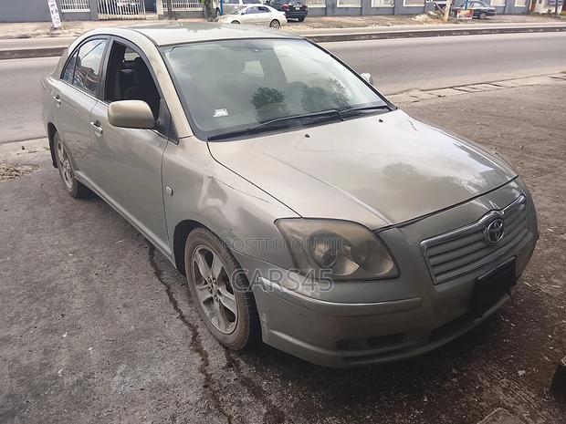 Toyota Avensis 1.8 C Combi 2005 Silver