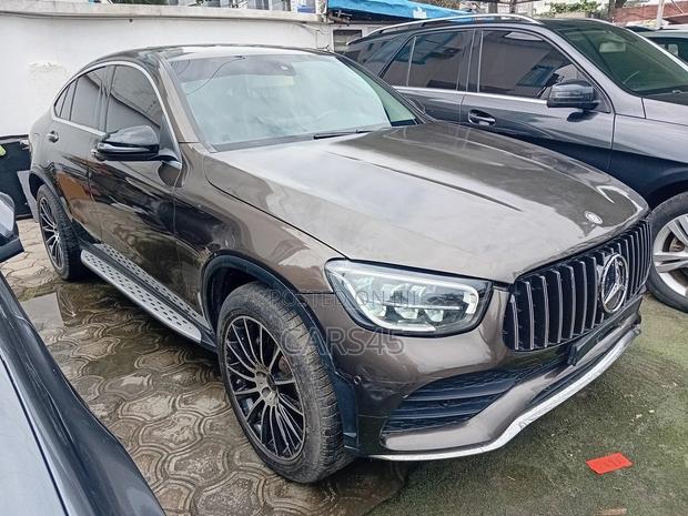 Mercedes-Benz GLC-Class GLC250 Sport Utility 4-Door (2.0L, 4cyl Turbo)