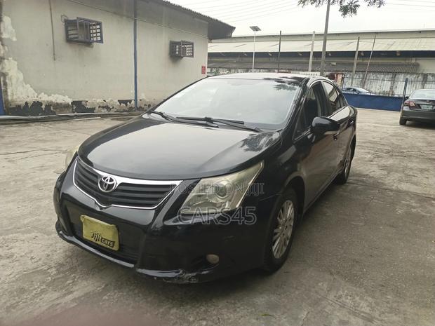 Toyota Avensis 2010 Black