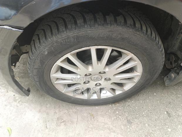 Toyota Avensis 2010 Black
