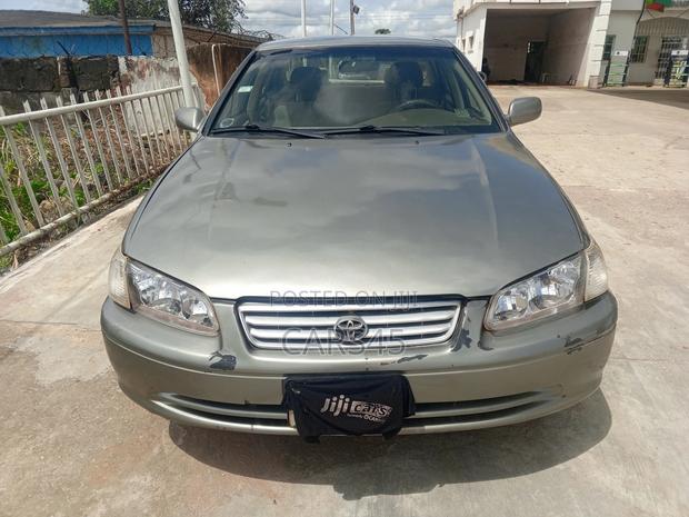 Toyota Camry 2000 Gray