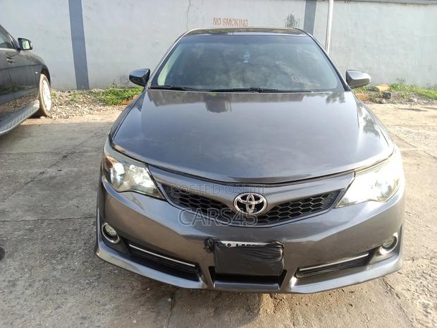 Toyota Camry SE V6 4dr Sedan (3.5L 6cyl 6A) 2012 Gray