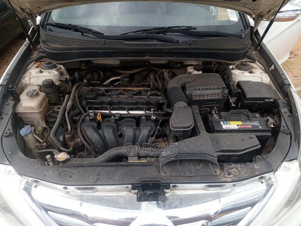 Hyundai Sonata SE Sedan FWD (2.4L 4cyl 6A) 2010 White