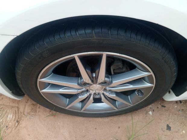 Hyundai Sonata SE Sedan FWD (2.4L 4cyl 6A) 2010 White