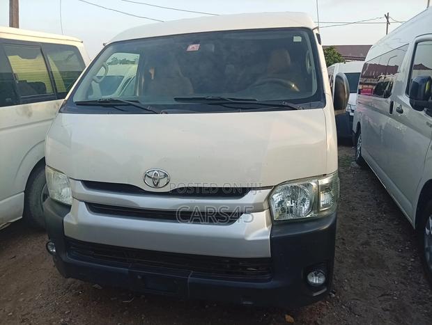 Toyota HiAce 2015 White