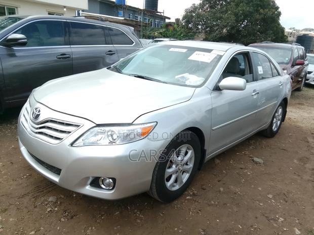Toyota Camry 2011 Silver