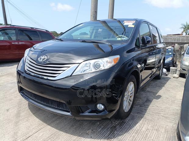 Toyota Sienna 2012 Black