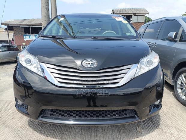 Toyota Sienna 2012 Black