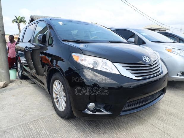 Toyota Sienna 2012 Black