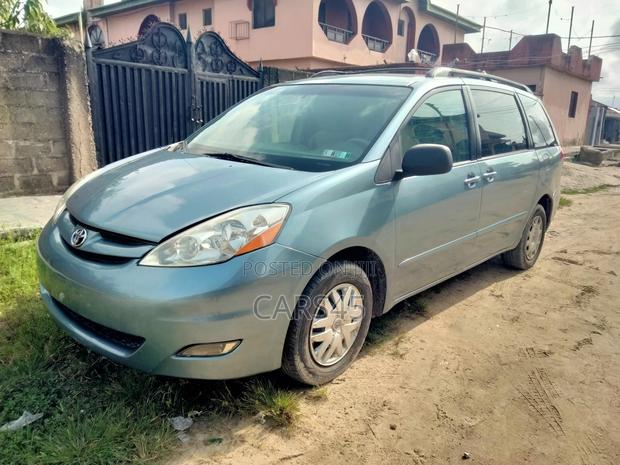 Toyota Sienna 2006 Blue