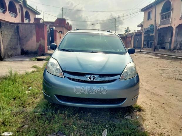 Toyota Sienna 2006 Blue