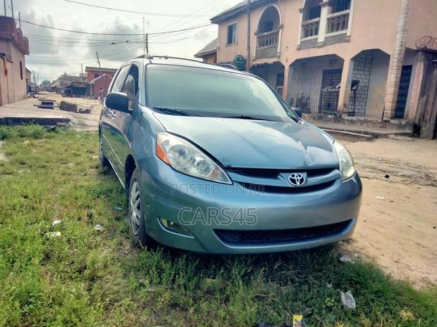 Toyota Sienna 2006 Blue