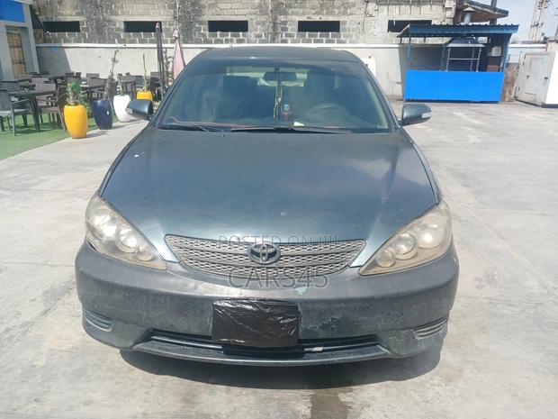Toyota Camry LE 4dr Sedan (2.4L 4cyl 5M) 2004 Green