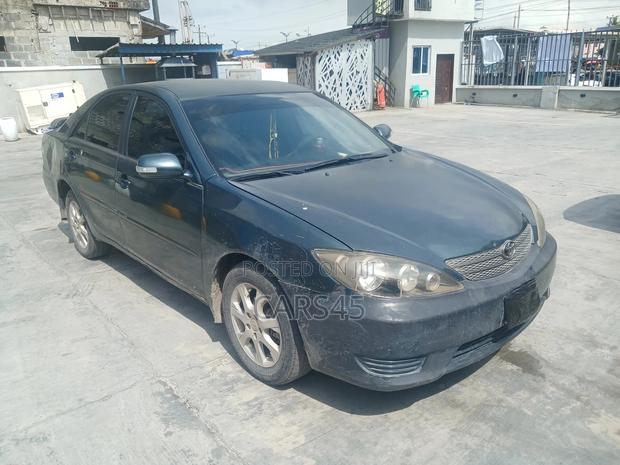 Toyota Camry LE 4dr Sedan (2.4L 4cyl 5M) 2004 Green