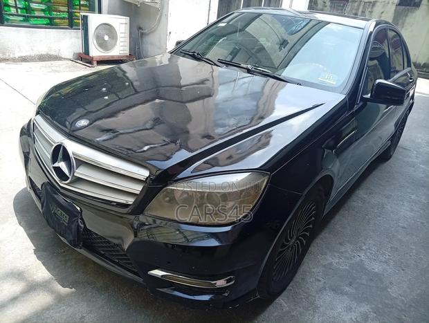 Mercedes-Benz C300 2010 Black