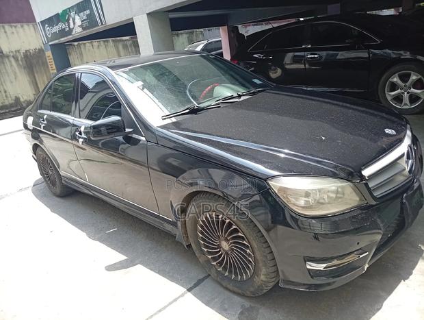 Mercedes-Benz C300 2010 Black