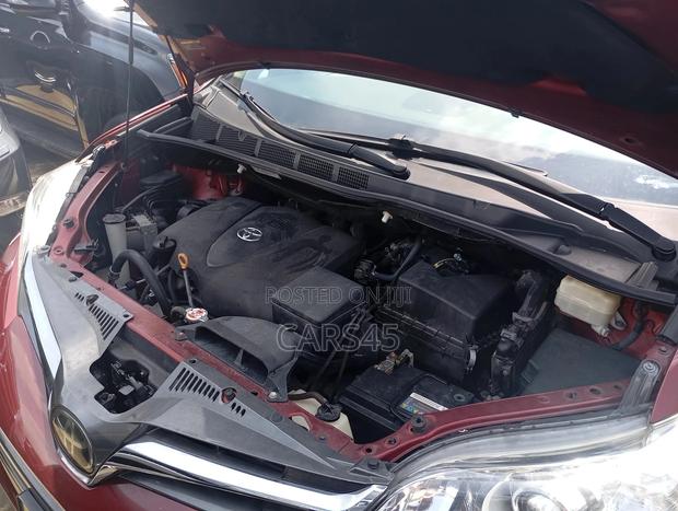 Toyota Sienna 2018 Red