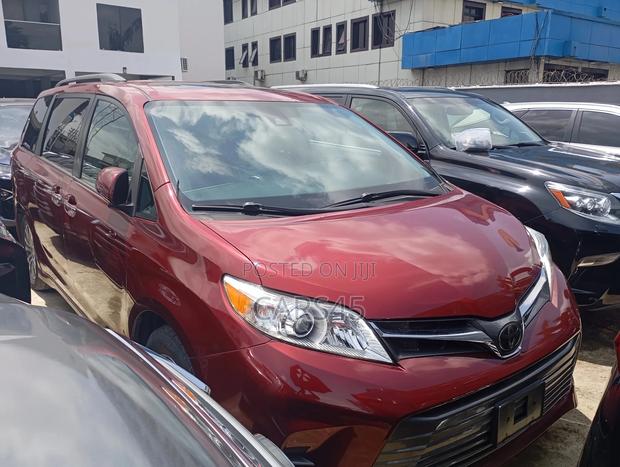 Toyota Sienna 2018 Red
