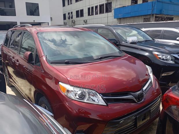 Toyota Sienna 2018 Red