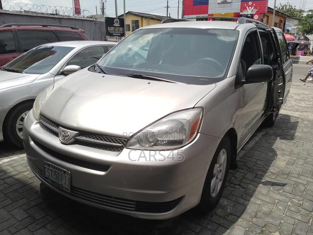 Toyota Sienna 2004 Silver