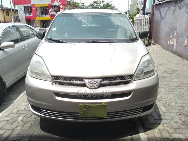 Toyota Sienna 2004 Silver