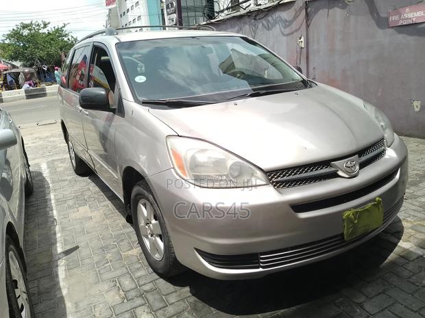 Toyota Sienna 2004 Silver