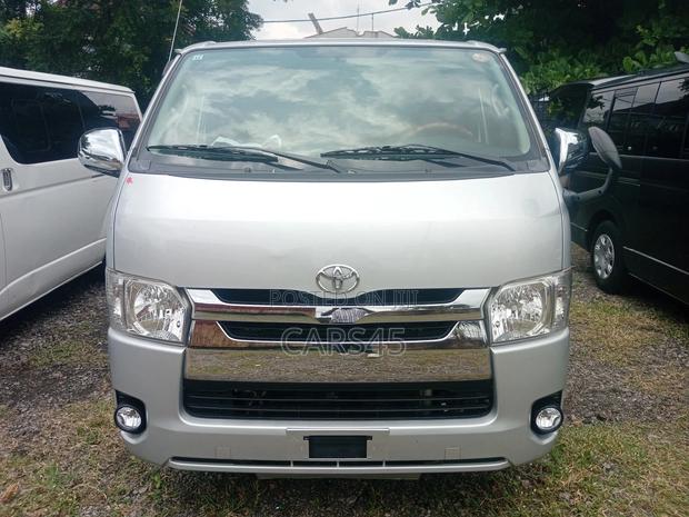 Toyota HiAce 2014 Silver