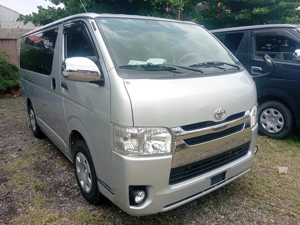 Toyota HiAce 2014 Silver