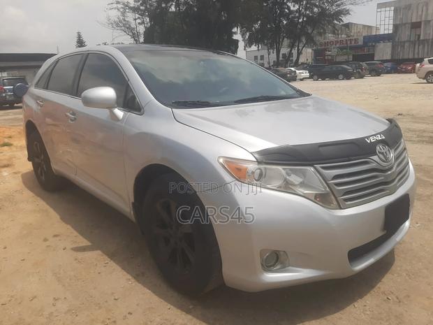 Toyota Venza 2010 Silver