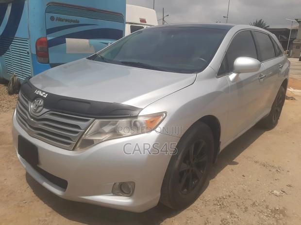 Toyota Venza 2010 Silver