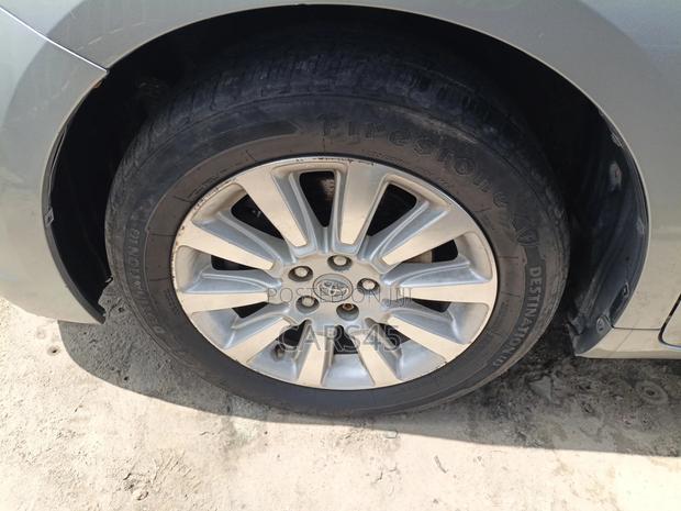 Toyota Sienna 2011 Silver