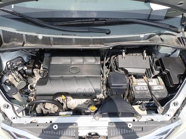 Toyota Sienna 2011 Silver
