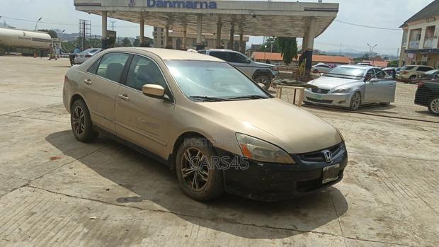 Honda Accord 2003 Gold