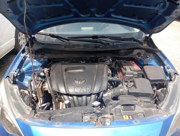 Toyota Yaris 2017 Blue