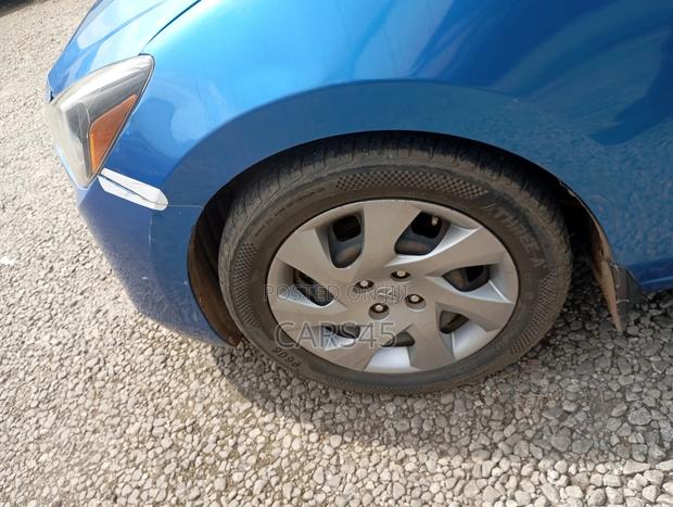 Toyota Yaris 2017 Blue