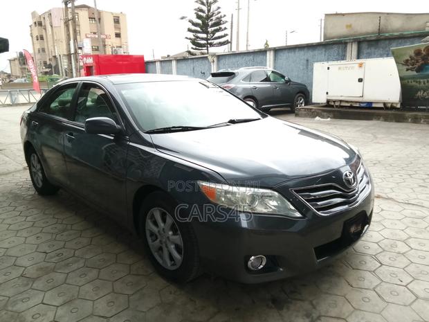 Toyota Camry 2011 Gray