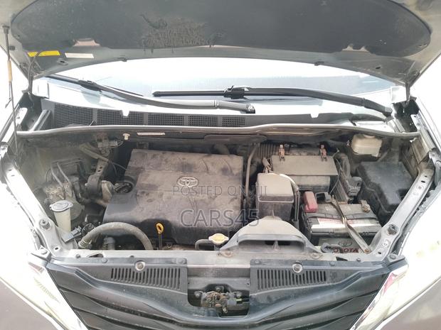Toyota Sienna 2011 Gray