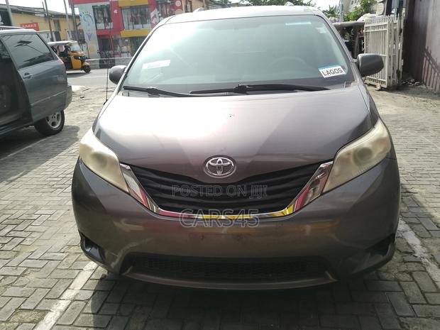 Toyota Sienna 2011 Gray