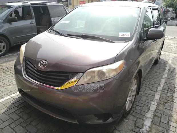 Toyota Sienna 2011 Gray