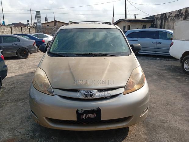 Toyota Sienna CE AWD 2008 Silver