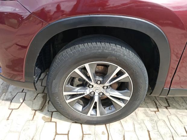 Toyota Highlander 2019 Burgandy