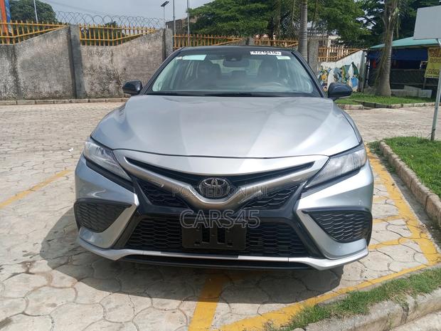 Toyota Camry 2023 Silver
