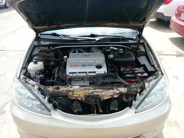 Toyota Camry 2005 Gold