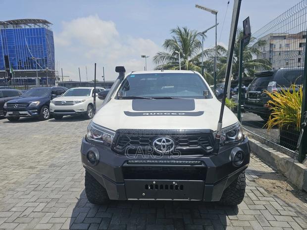 Toyota Hilux 2019 White