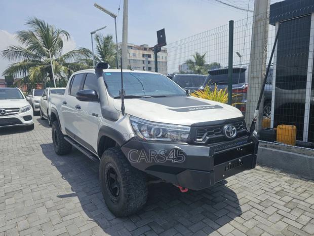 Toyota Hilux 2019 White