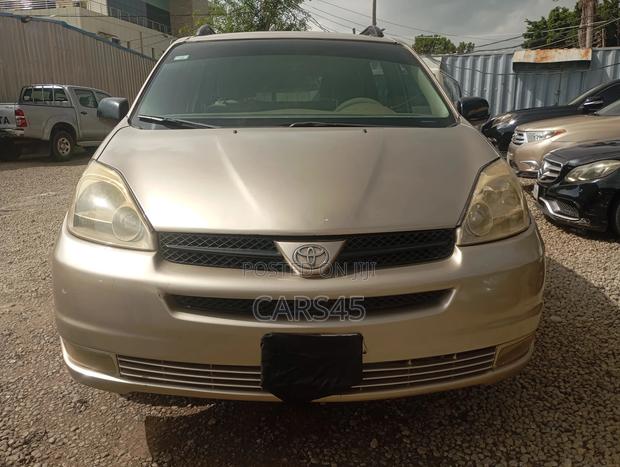 Toyota Sienna 2004 Gold