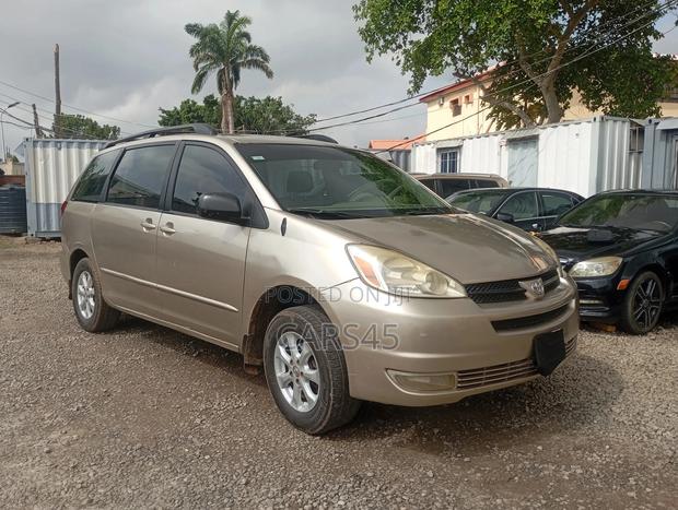 Toyota Sienna 2004 Gold